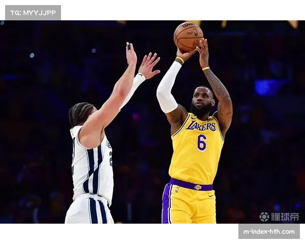 湖人主场128-121力克灰熊 詹姆斯关键阶段贡献3次助攻锁定胜局